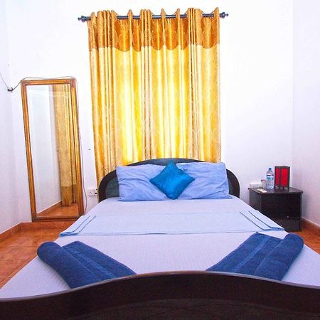 The Blue Beach Guesthouse Negombo Extérieur photo