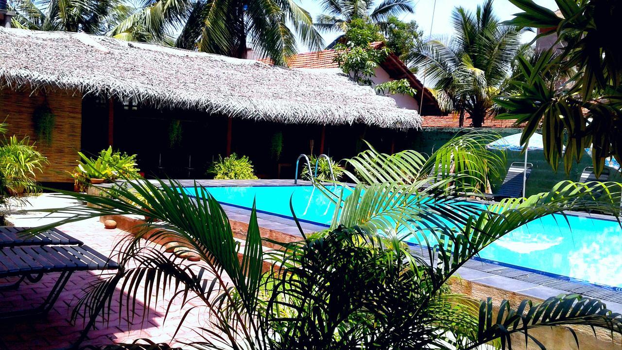 The Blue Beach Guesthouse Negombo Extérieur photo